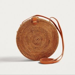 Circle Straw crossbody bag